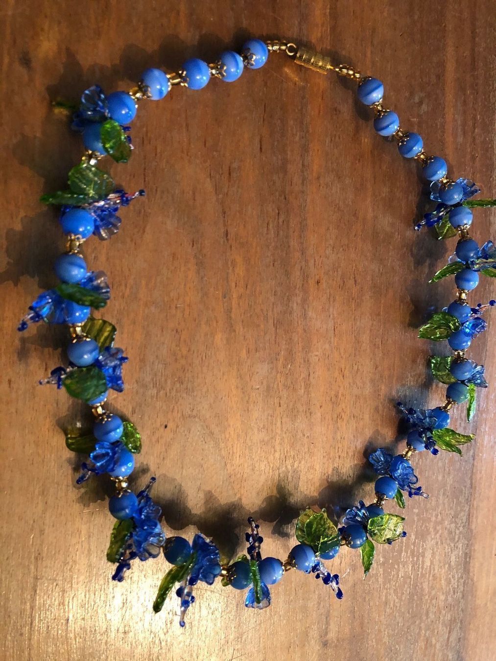 Catenine: GABLONZER GLASBLÜTEN COLLIER.Blaufarben. – Nuovo (secondo la descrizione) da Wald ZH venduto da mlnt 1