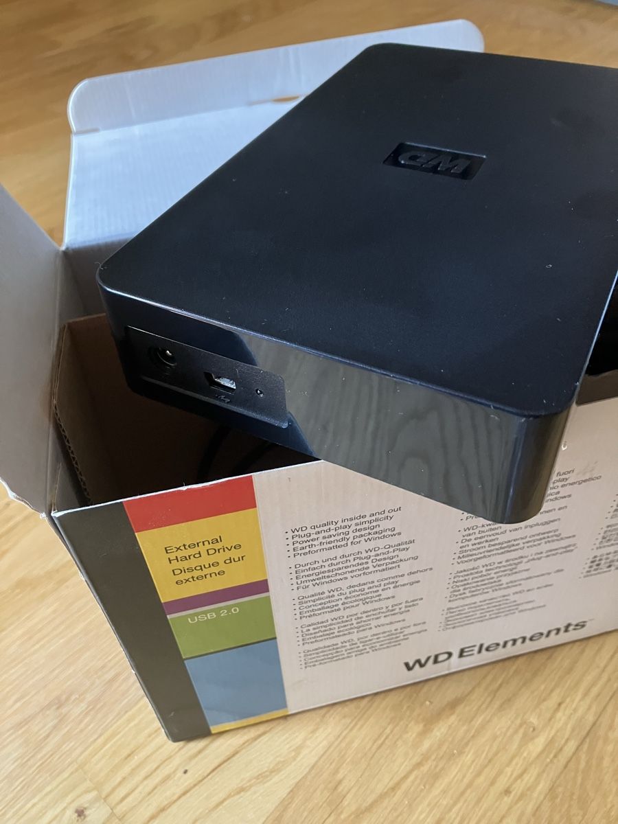 Western Digital Harddisks: Disque dur externe – Neu und originalverpackt aus Meyrin von olegarius 1