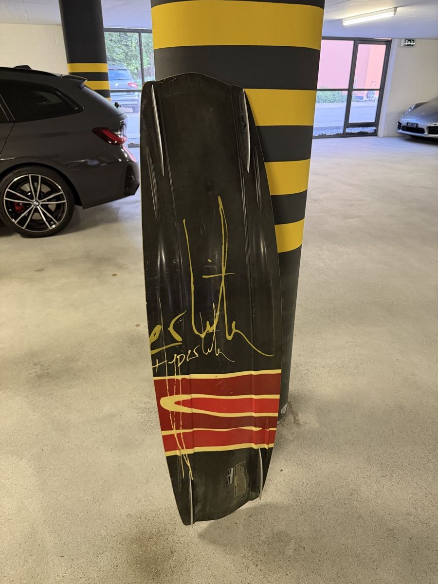 Tavole da surf e di nuoto: Wakeboard Hyperlite 135cm mit Bindung gebrauchter Zustand – Usato da Wilen b. Wollerau venduto da mxcruiser 1