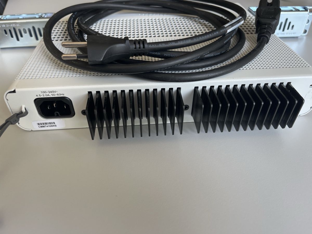 Cisco Hubs & Switches: Cisco Catalyst 2960-CX Switch 8 Port PoE 124W mit Kabel – Gebraucht aus St. Urban von GPSPython 2