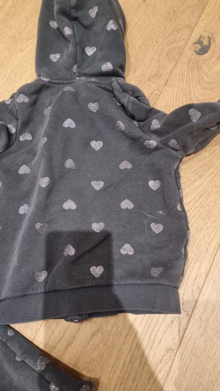 H&M Lotti & Set di vestiti: H&M Trainingsanzug, 110/116 – Usato da Buttikon SZ venduto da Limo180 3
