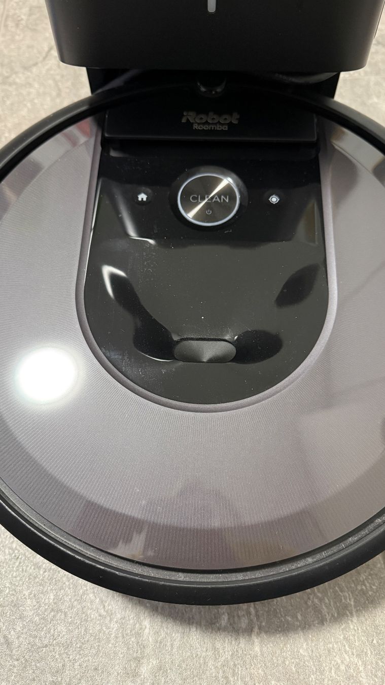 Irobot Aspirateurs & Accessoires: iRobot Roomba i7+ Saugroboter – D'occasion à Münchenstein par Schi.77 2