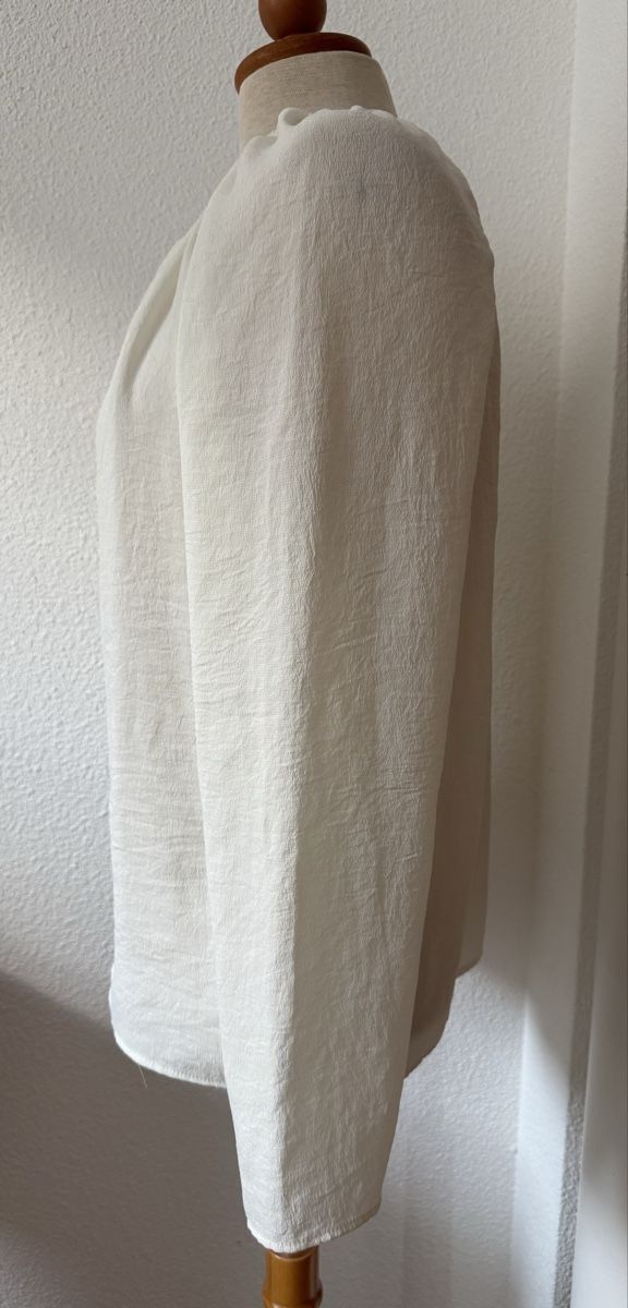 Maje Chemisiers: Chemisier MAJE blanc cassé, taille 1, polyester  – D'occasion à Morges par sandy069 2