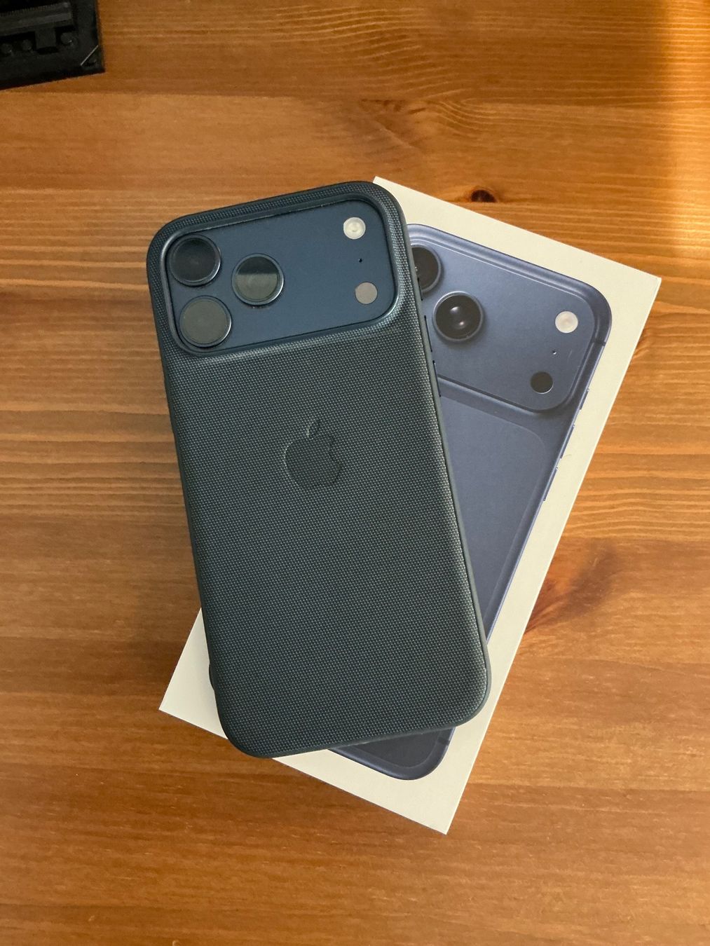Apple Telefoni cellulari / Smartphones: Apple iPhone 17 Pro Max 256GB Deep Blue (bleu) – Usato da Evilard venduto da yam1980 2