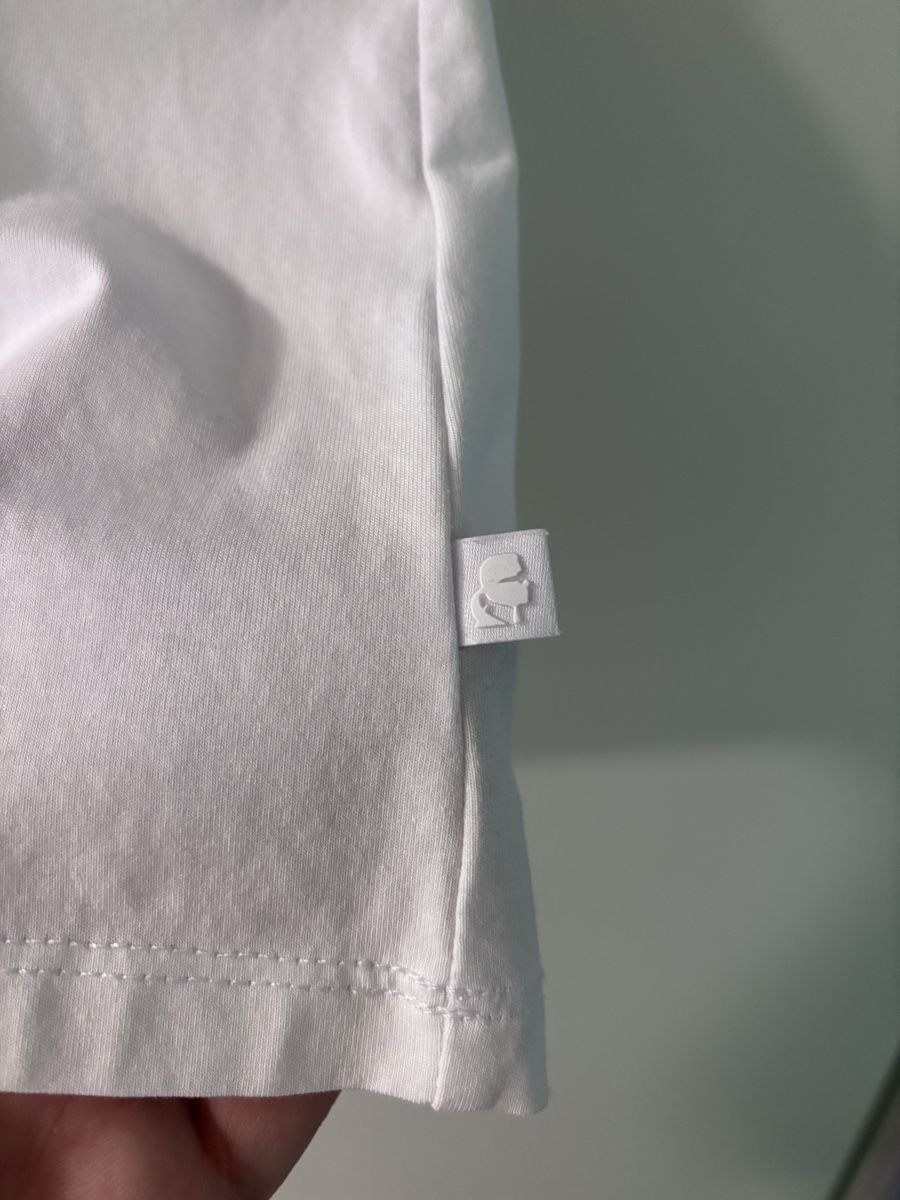 Karl Lagerfeld T-shirts: Karl Lagerfeld T-Shirt – D'occasion à Wetzikon ZH par Deba26 1