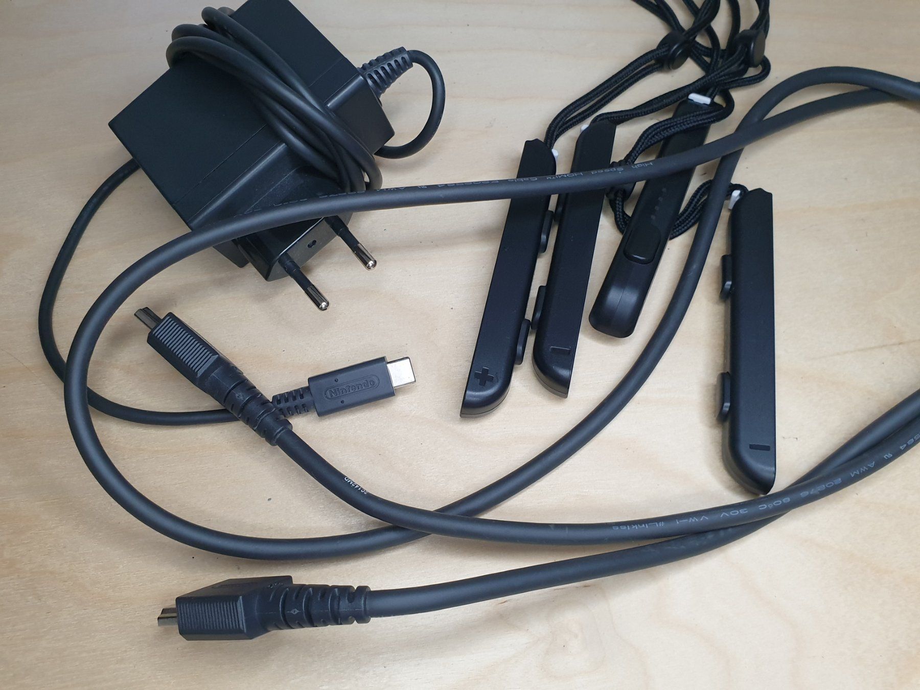 Nintendo Console: Console Nintendo Switch – Usato da Posieux venduto da Csardas. 6