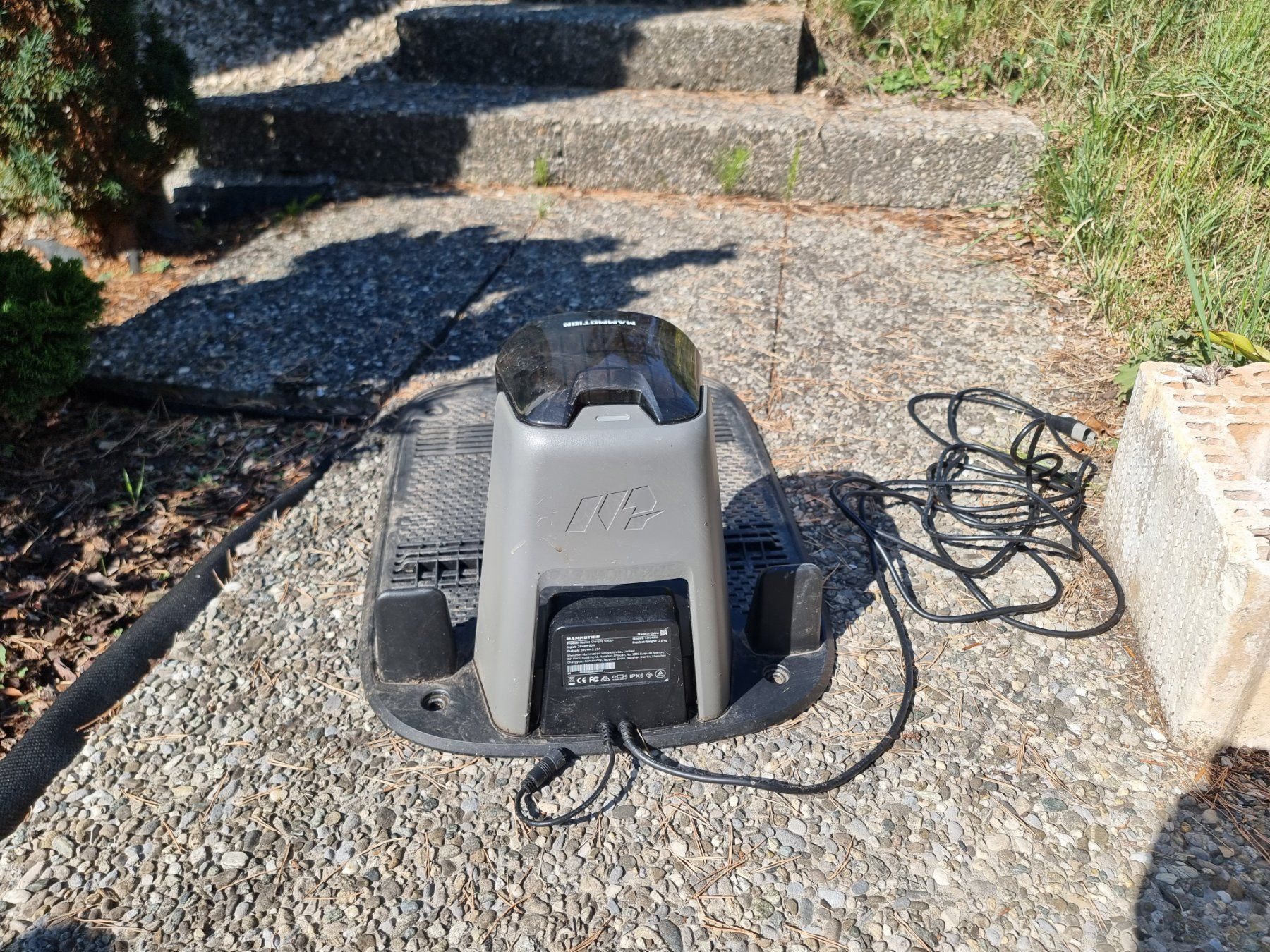 Mammotion Tagliaerba: Mammotion Luba Mini Ladestation – Usato da Werdenberg venduto da mgal6250 1
