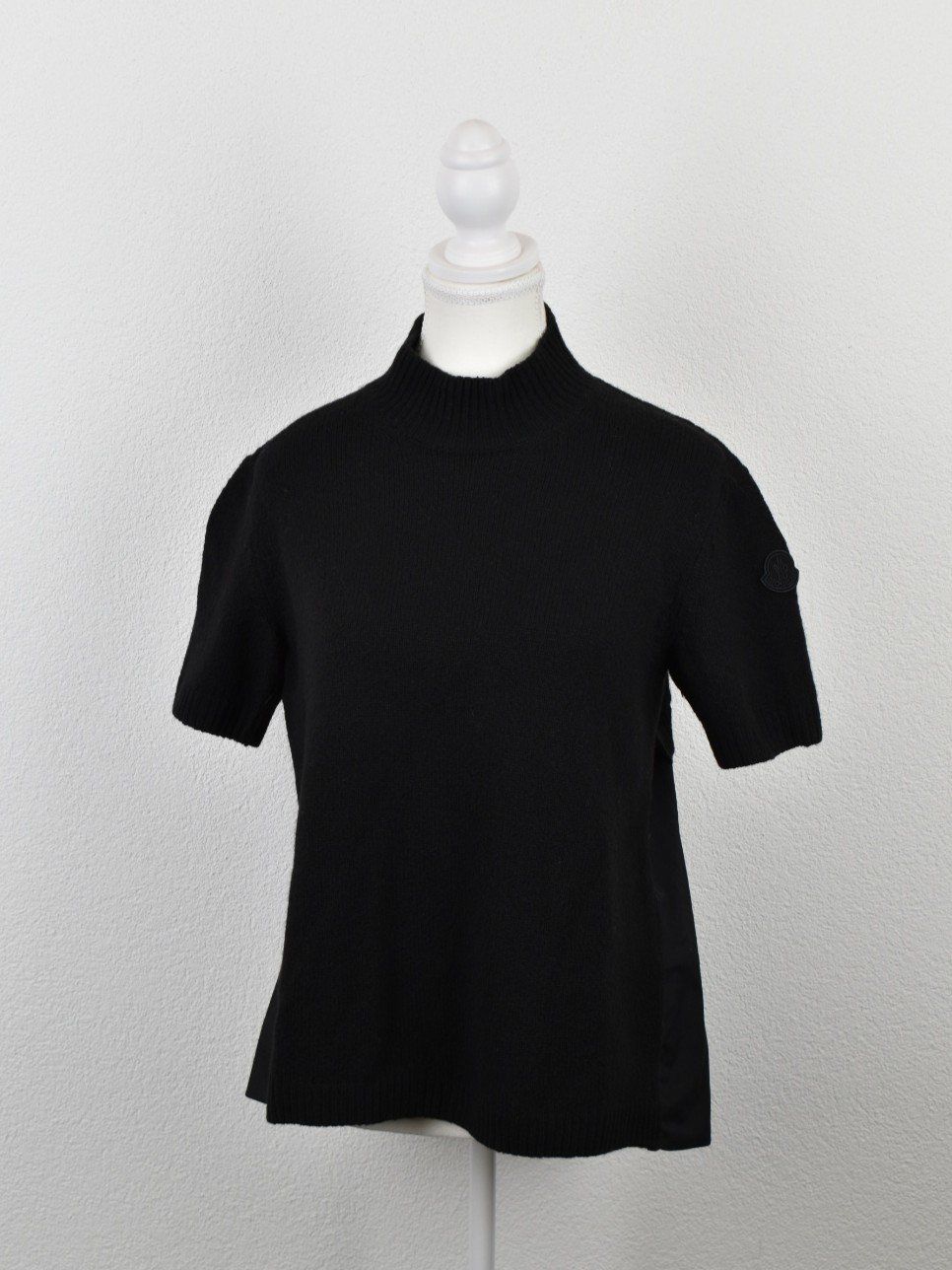 Moncler Maglioni & Felpe: Moncler Girocollo Tricot Kurzarm Pullover, Gr.XS/S – Usato da Nürensdorf venduto da 2ND_STORY 1