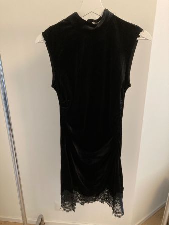 The Commense Samtkleid Schwarz Gr. M, Neu mit Etikett