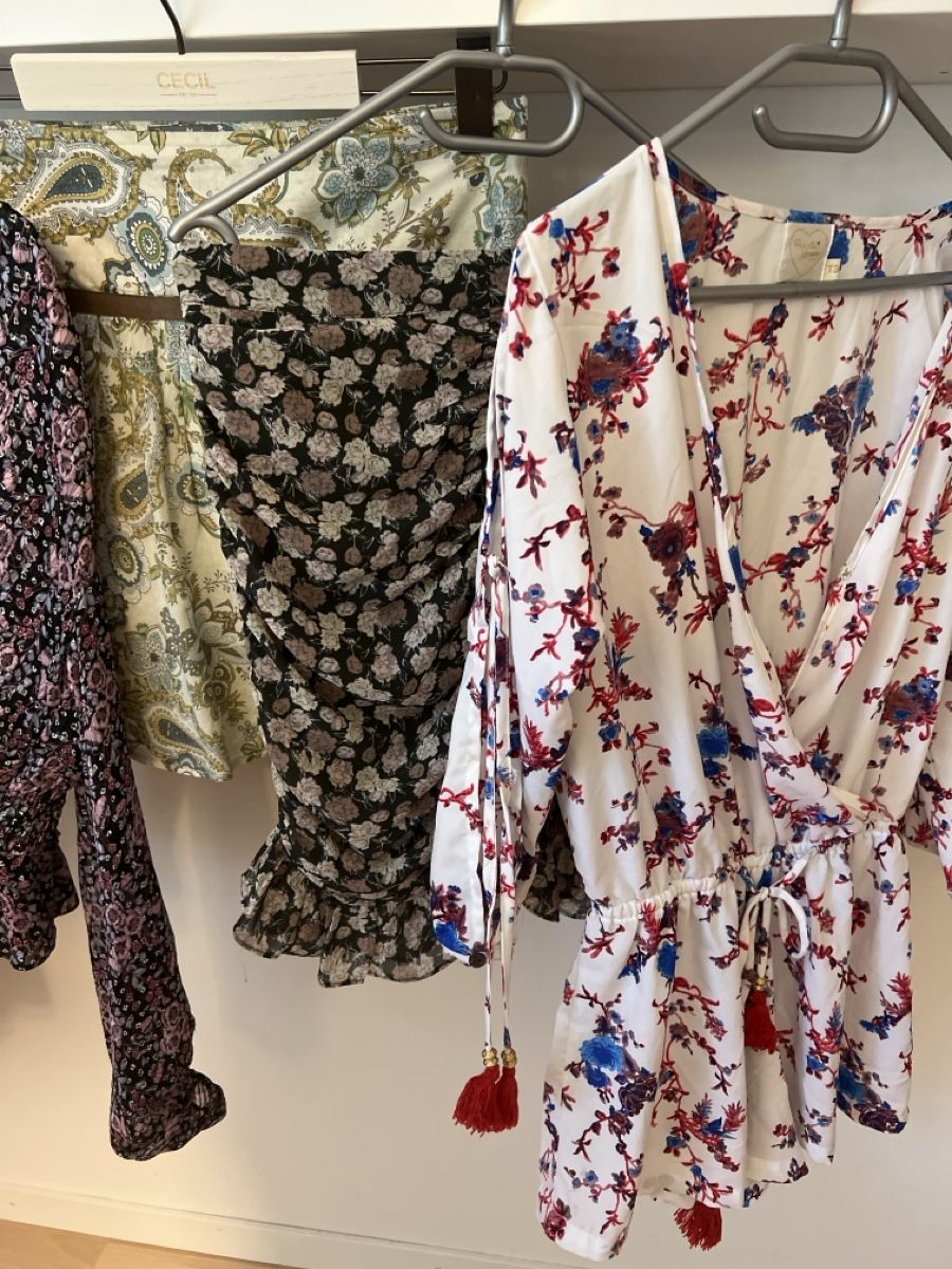 Kleiderpakete: Sommerkleiderpaket 36/38 – Gebraucht aus Winterthur von Dasomesi 2