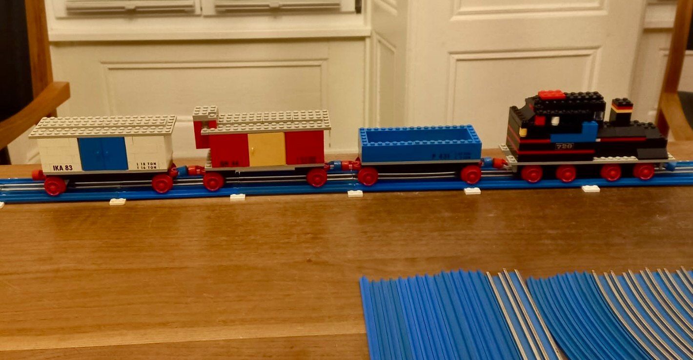 Lego Giocattoli: Lego Eisenbahn 820 mit Zubehör – Usato da Burgdorf venduto da glasrabe01 1