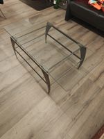 Glas-Couchtisch mit Metallgestell
