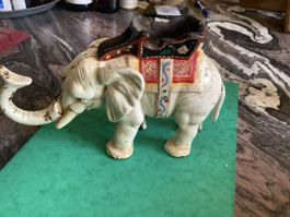 Alter Eisen- Elefant
