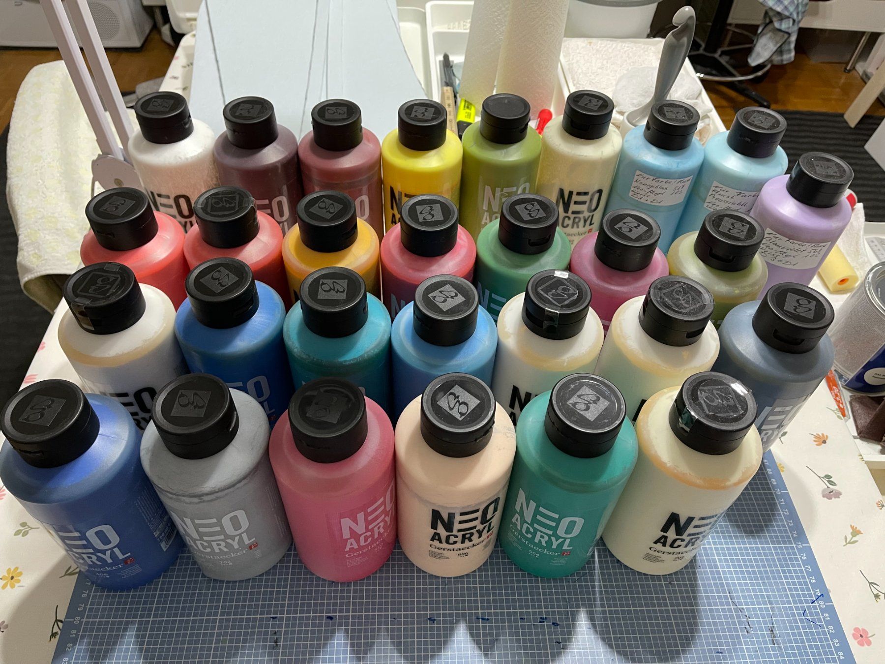 Colori: Ein Posten Neo-Acryl Farbe – Usato da Regensdorf venduto da siro.21 1