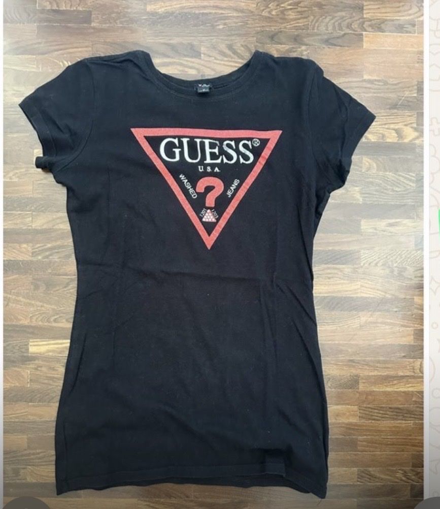 Guess T-shirt: Guess Tshirt – Nuovo (secondo la descrizione) da Winterthur venduto da su_4assd