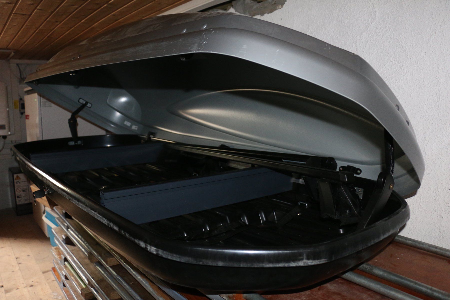 Thule Box da tetto: Dach-Box für Ski – Usato da Speicherschwendi venduto da urs_nmg5