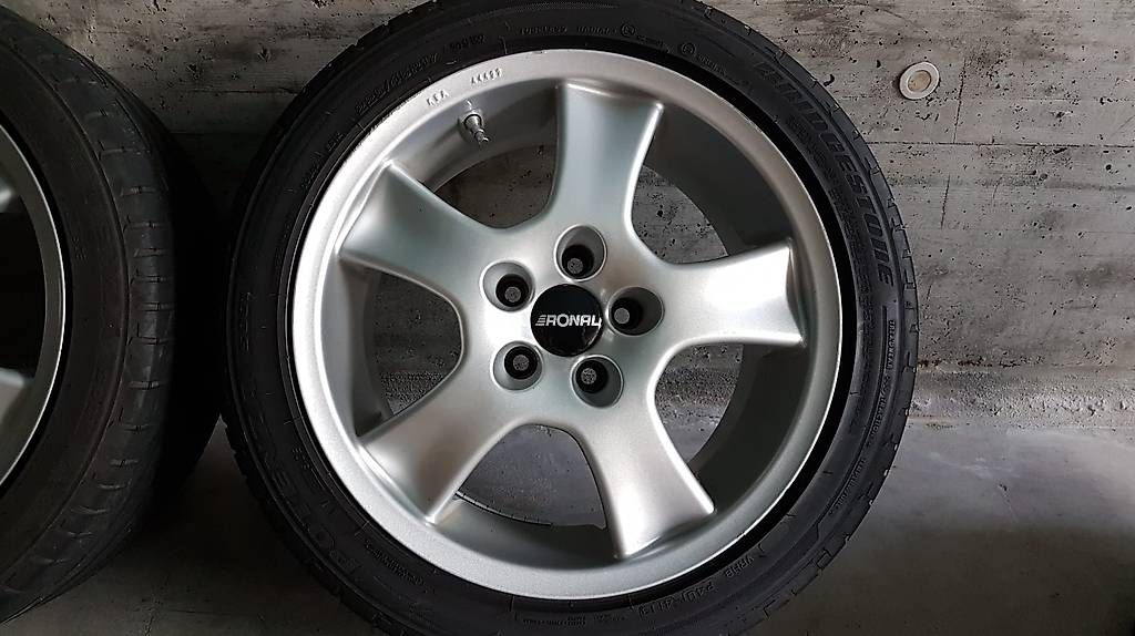 Volkswagen Cerchioni: Gepflegte 17" Alufelgen Ronal – Usato da Merlischachen venduto da Bluestar90