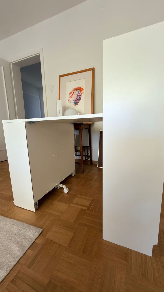 Ikea Scrivanie: Weisser Schreibtisch mit Rollen & Regal – Usato da Münchenstein venduto da s0r4y4 9