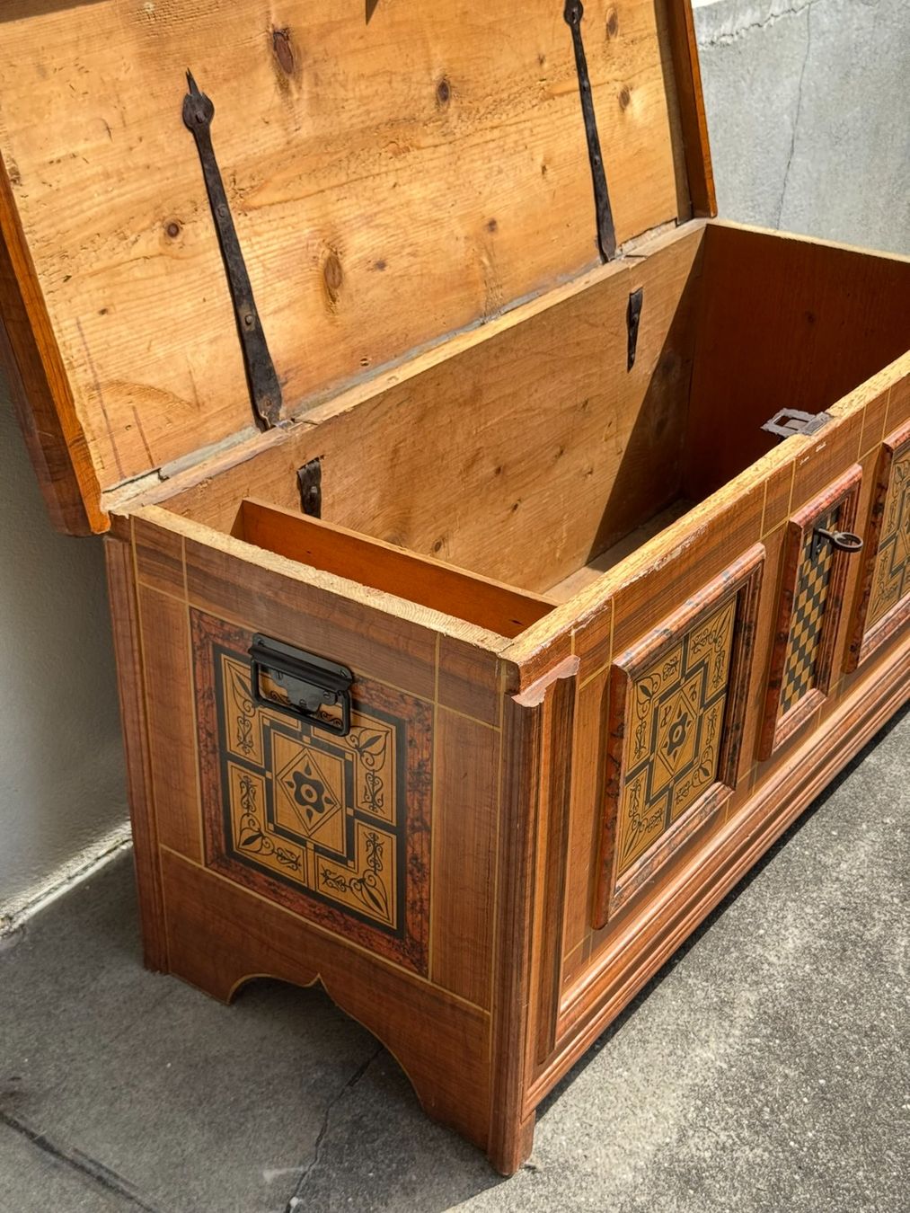 Truhen: Grand coffre ancien vers 1900 – Gebraucht aus Tramelan von lolopat 5