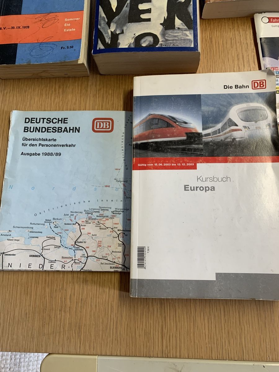 Modelleisenbahnen: Fahrplanbücher der SBB, DB mit Sreckennetz – Gebraucht aus Winden von EmilNeu 1