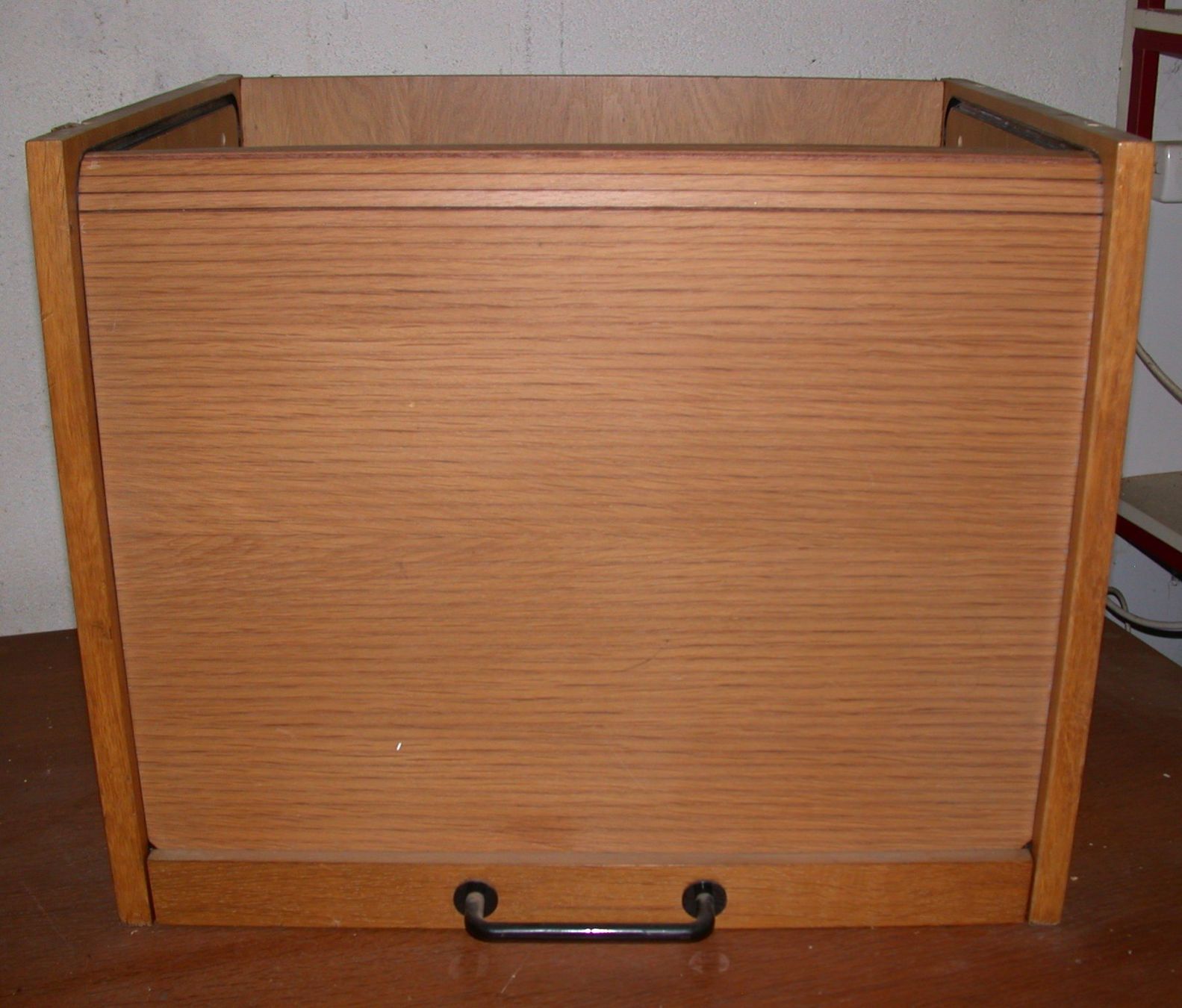 Armoires: Roll-Ladenschrank – D'occasion à Lengnau AG par imf_s96l 1