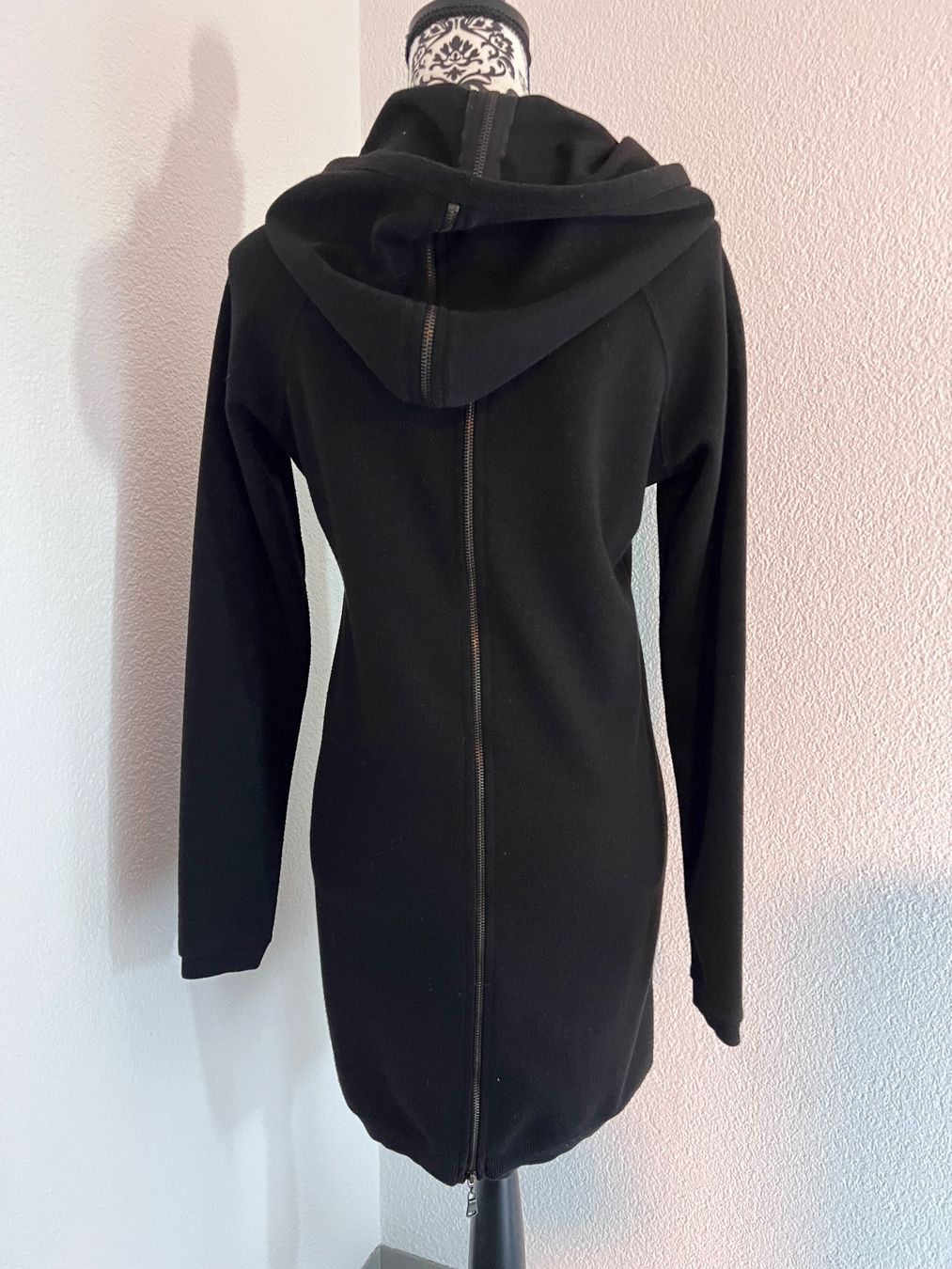 Kleider: Lässiges Kapuzenkleid , Gr. S – Gebraucht aus Walzenhausen von Cerna007