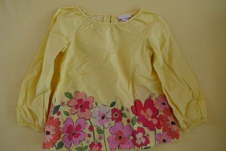 Schmucke Bluse mit Blumen, Gr. 4 J.
