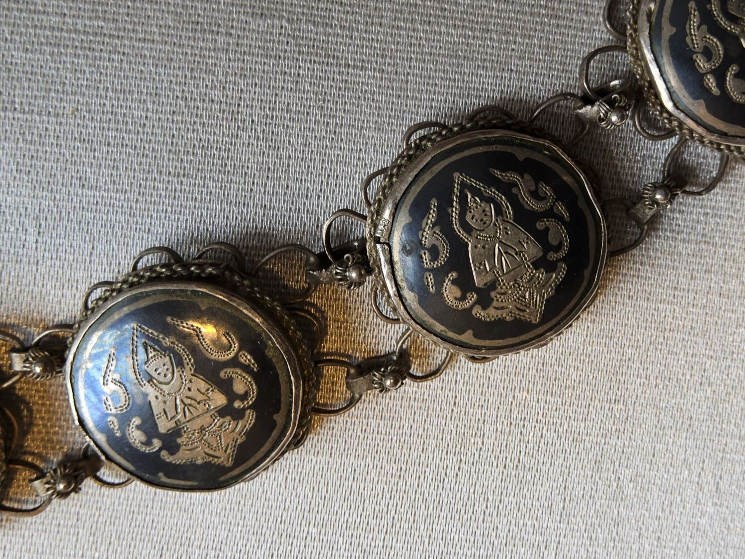 Armbänder & -reifen: Antikes buddhistisches Armband Silber/Schwarz – Gebraucht aus Zürich von helsan 3