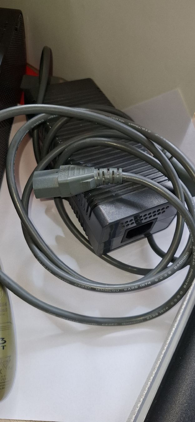 Microsoft Console: Xbox 360 Konsole mit 2 Controller und 8 Spielen! – Difettoso da Zürich venduto da rodney02 3