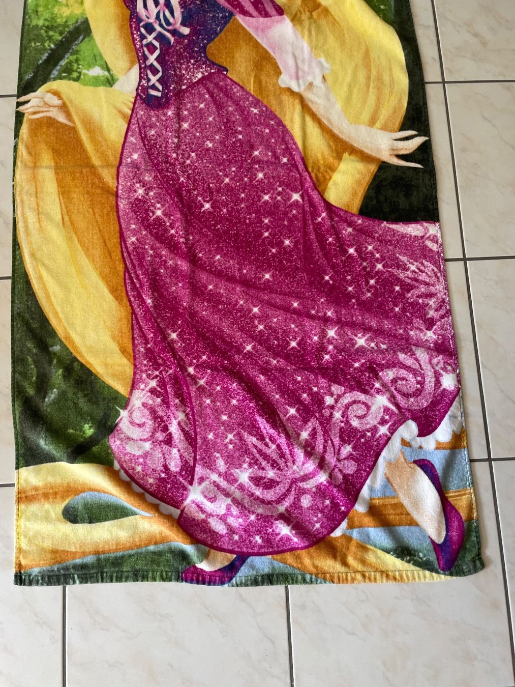 Disney Teli da bagno: Serviette de bain Raiponce Disney princesse – Usato da Martigny venduto da mim_lk7x 2