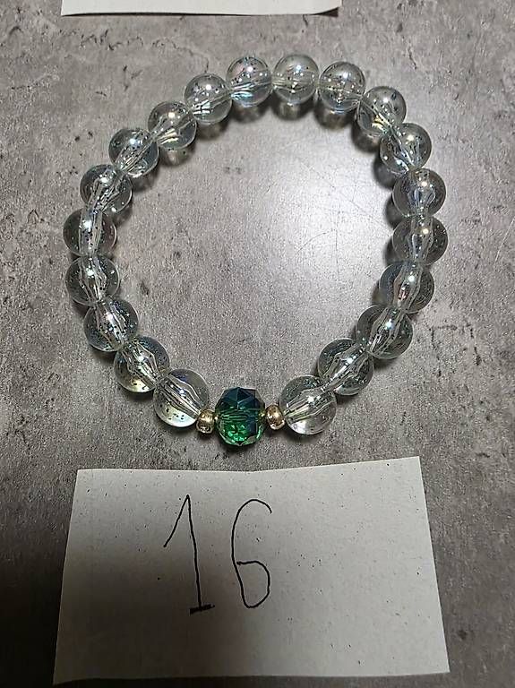 Bracelets: Bracelets faits à la main – Neuf avec emballage d'origine à Fribourg par kal_2jdw