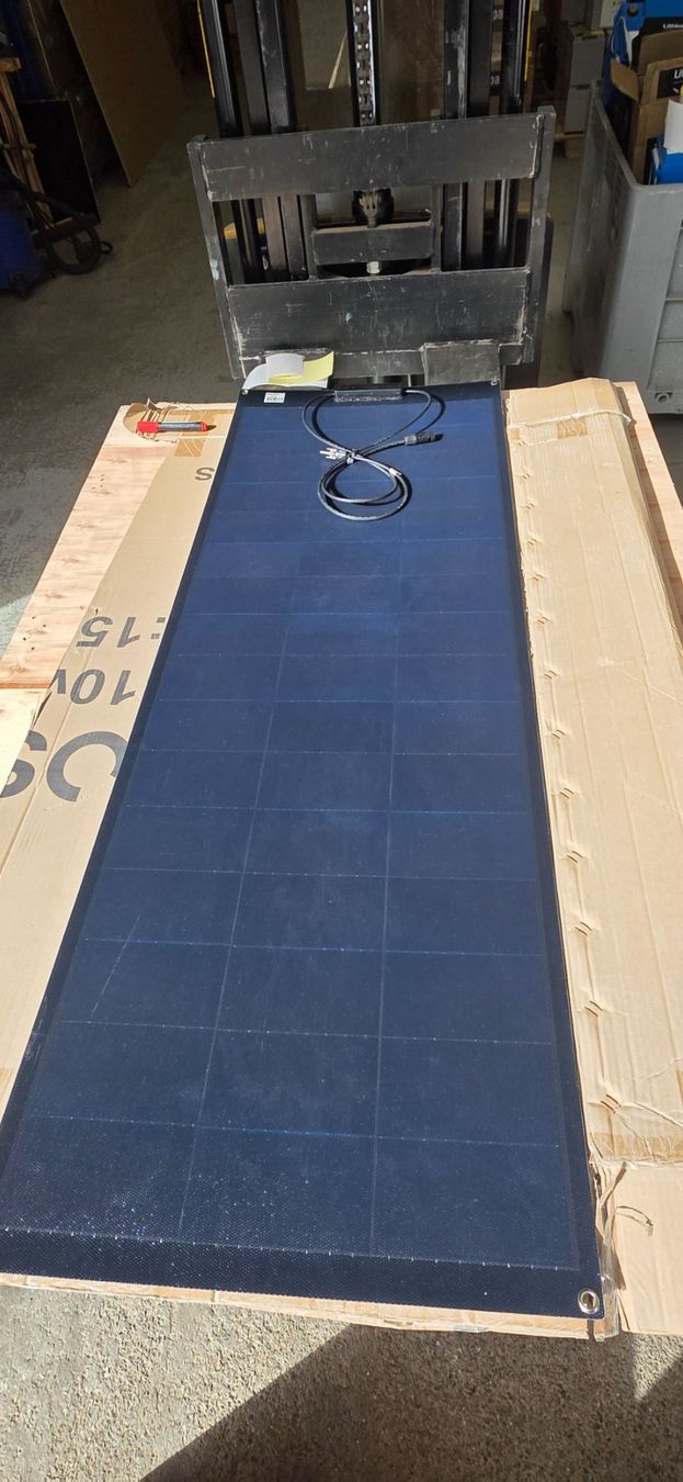 Parois & plafonds: 160W Flexpanel – D'occasion à Oetwil am See par AutoSolar