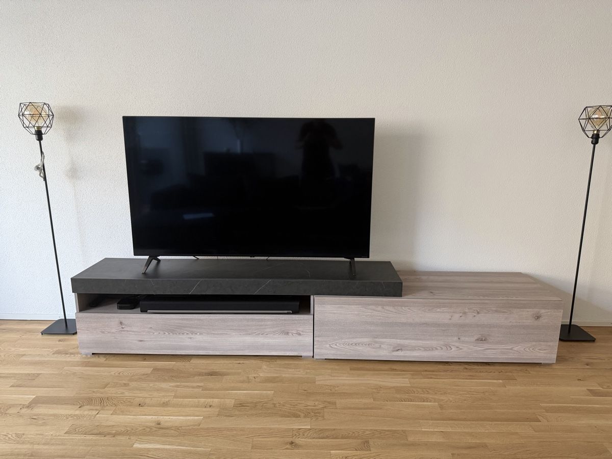 Conforama Mobili TV: Modern TV Stand with Storage Drawers – Usato da Zug venduto da pav_q5f7 1