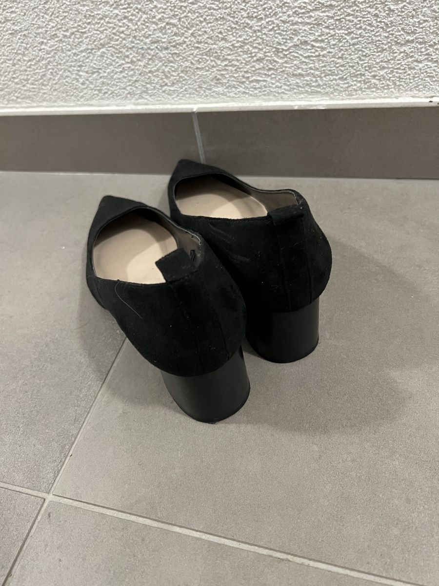 Scarpe da donna: Black block heel pumps – Usato da Prangins venduto da ale_f88f 1