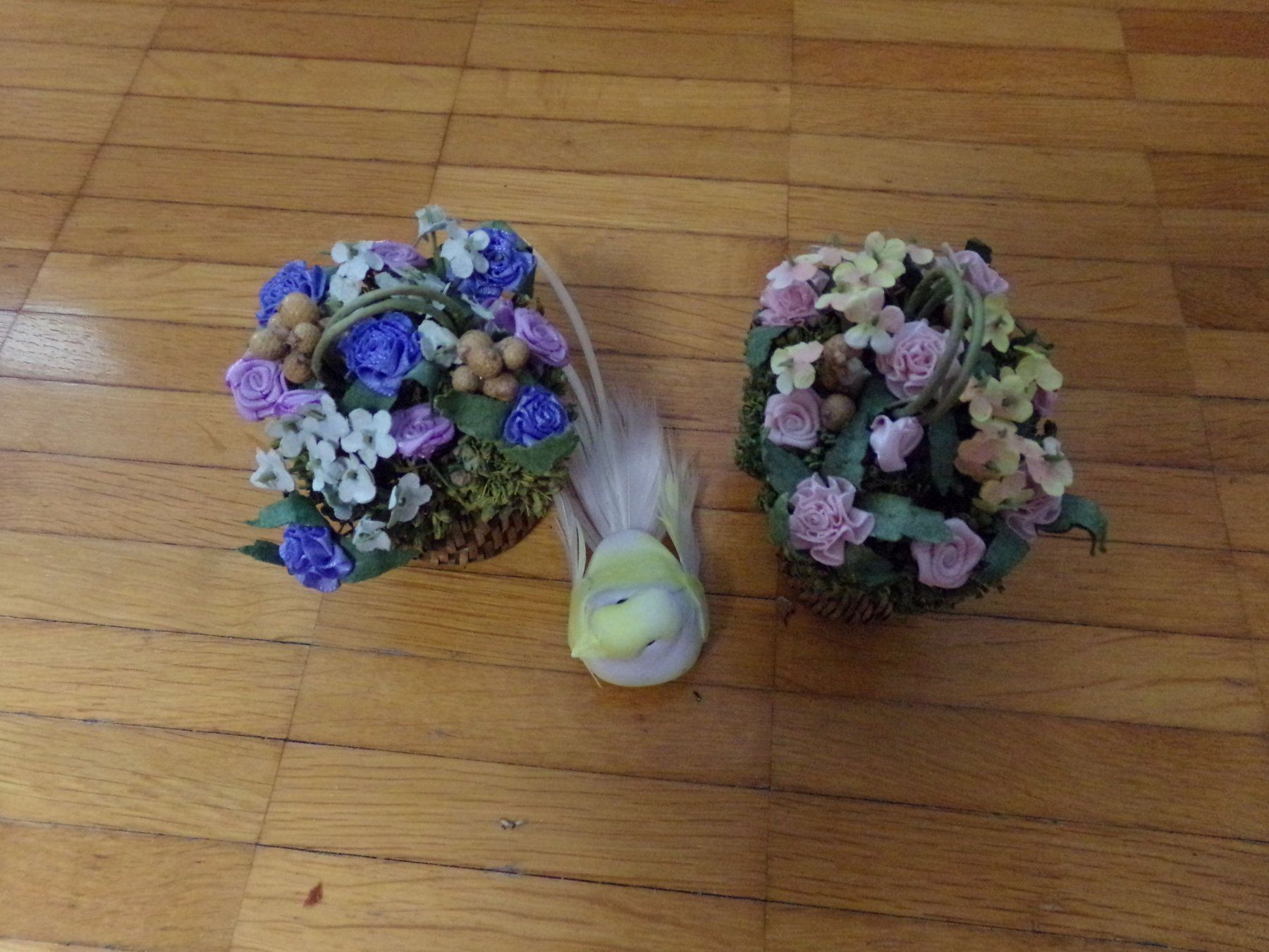 Tutte le decorazioni: Deko Blumenkörbe 2 Stück mit Vogel – Usato da Winterthur venduto da Jessi_di 1