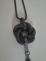 Kette mit Anhänger Knoten und Quaste anthrazit Länge 35 cm