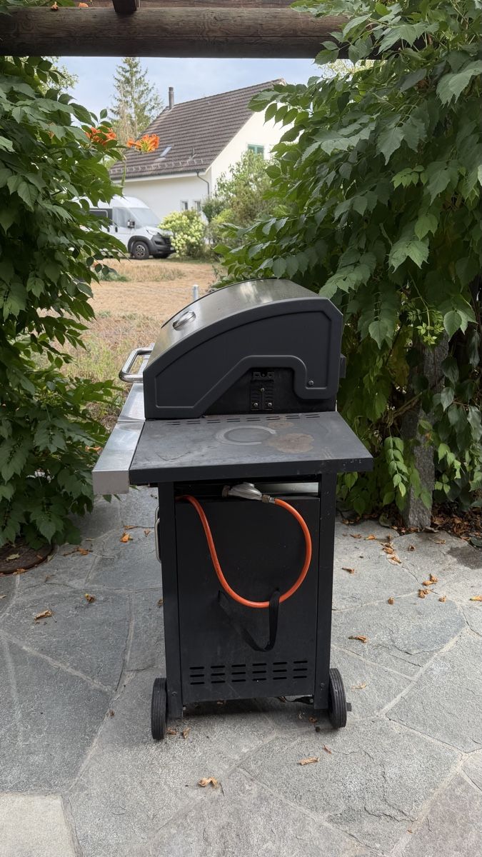 Grils: Gasgrill schwarz 4-Brenner – D'occasion à Glattfelden par Sparina 2