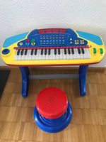 Elektronisches Keyboard mit Hocker