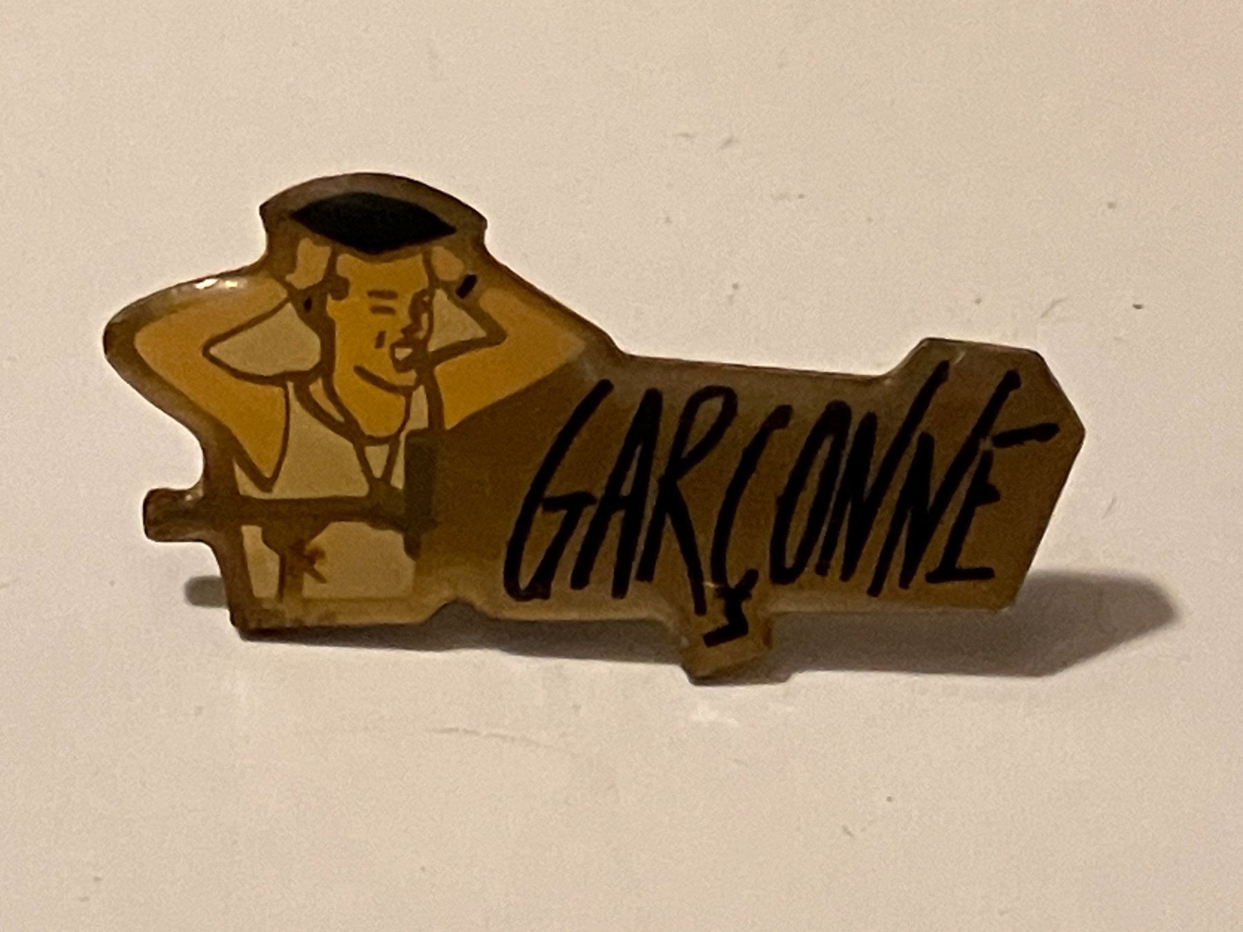 Placchette & Badge: 1 Pin Garconne – Usato da Basel venduto da djwwpp
