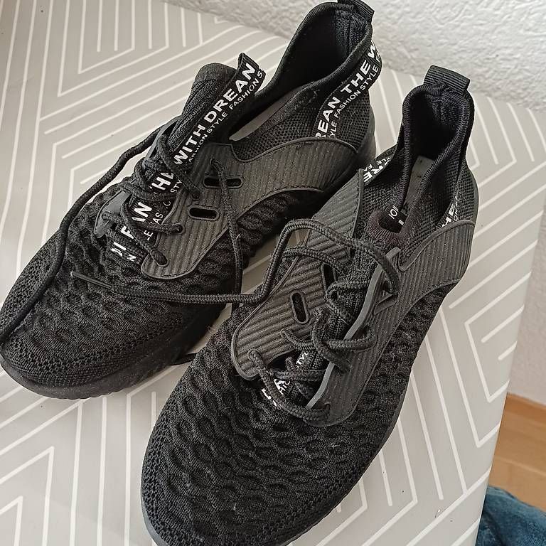 Damenschuhe: Neuer leichter Schuh – Neu und originalverpackt aus Chur von Frau-Bunt