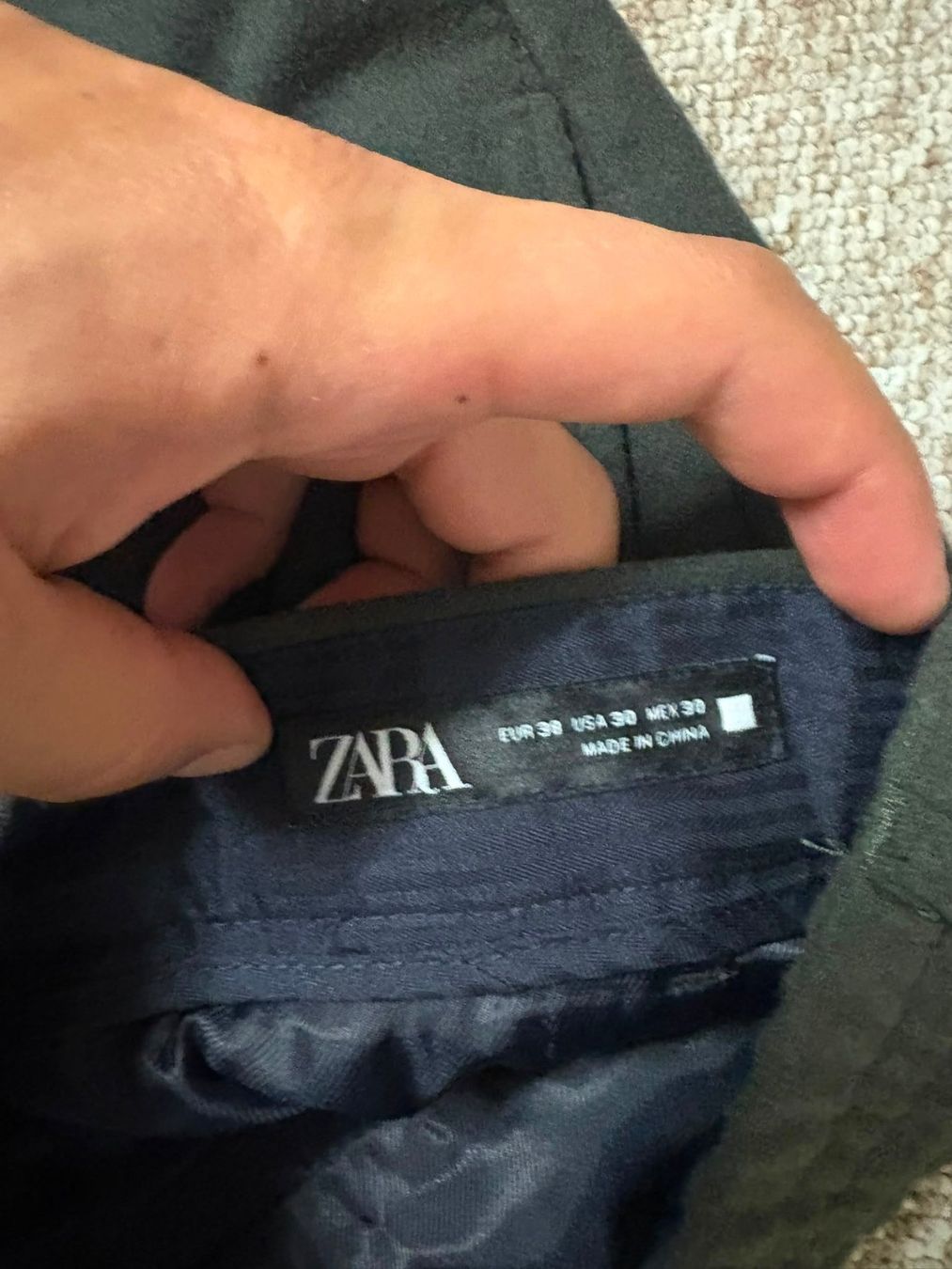 Zara Pantaloni: Chinos Zara – Usato da Adliswil venduto da thiago1995 2
