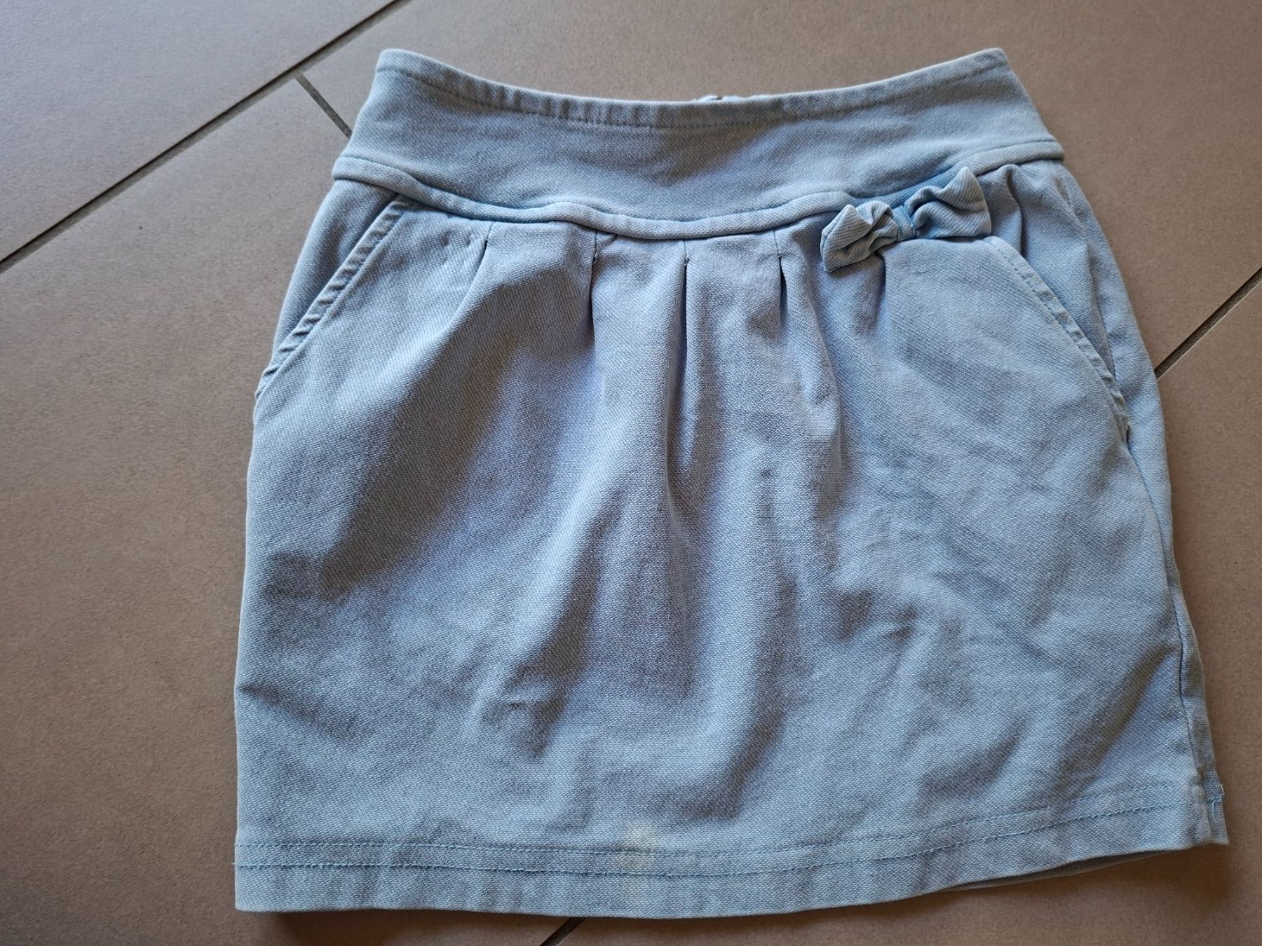 H&M Kleider & Röcke: Jeansrock hellblau mit Schleife Gr. 116 – Gebraucht aus Erlinsbach von pfunky