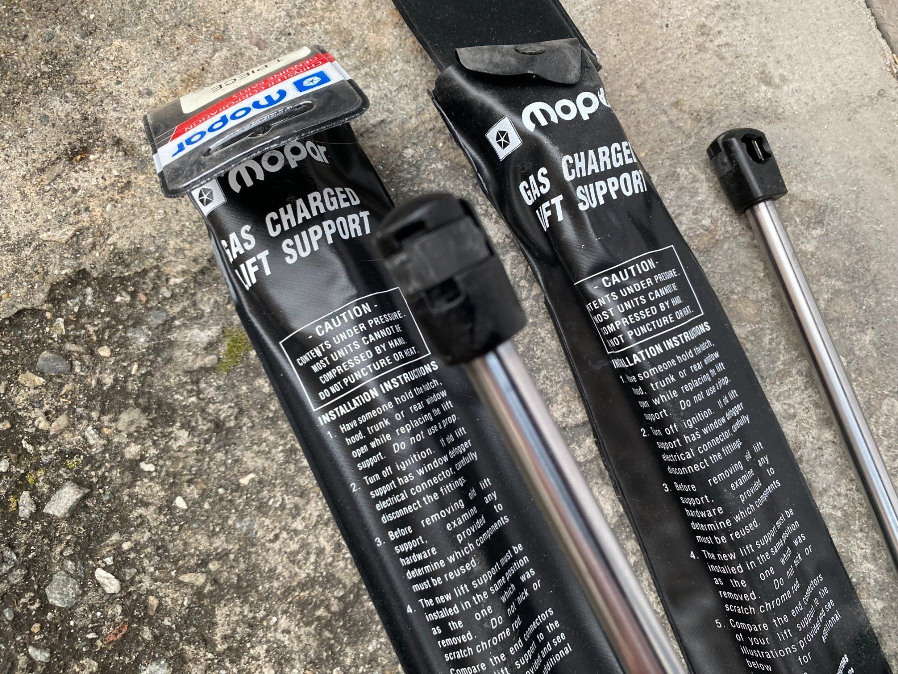 Mopar Tutti pezzi di ricambio auto: Mopar Stoßdämpfer der Heckklappe‪ – Nuovo (secondo la descrizione) da Minusio venduto da demi0110 6