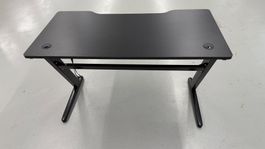 Gaming-Tisch Beliani DARFUR mit RGB-LED-Beleuchtung