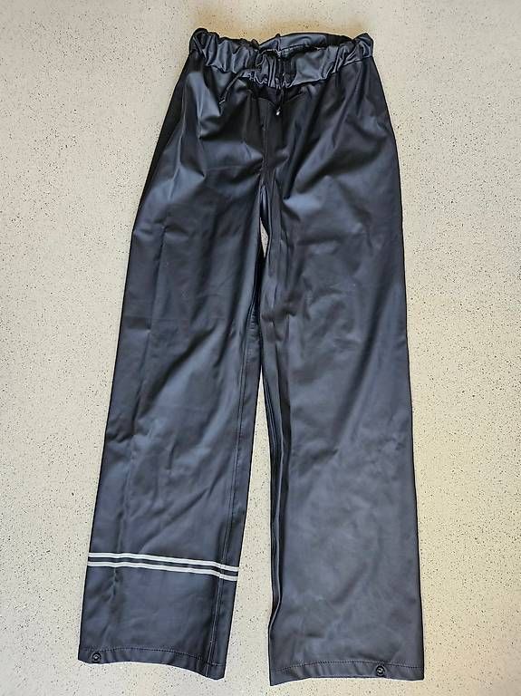 Pantaloni: Pyttpytt Skybyger Regenhose Schwarz Gr. 14 / ca. 164 – Usato da Kloten venduto da Samerus
