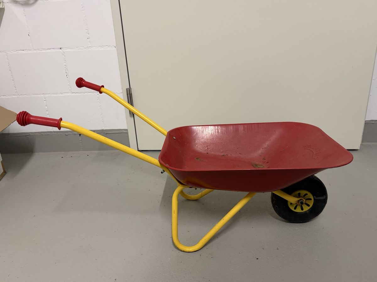 Sabbiera per bambini: Schubkarre aus Metall – Usato da Sarmenstorf venduto da LioWe