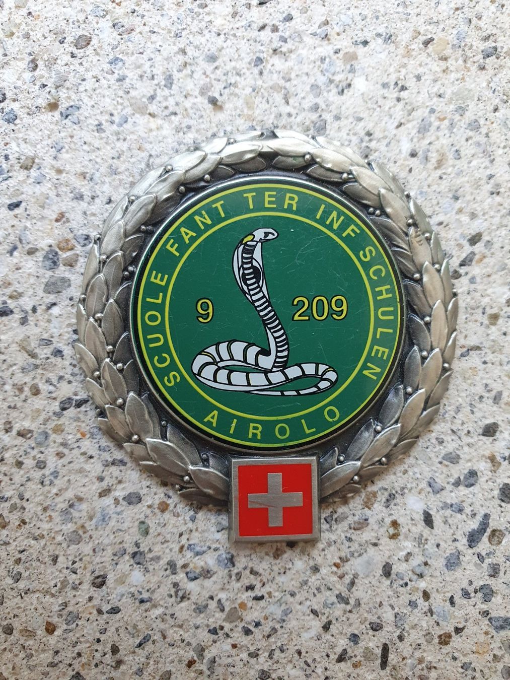 Placchette & Badge: Beretemblem Inf Schulen Airolo 9  209 – Usato da Riedholz venduto da fr_sIruP