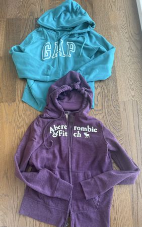 2 Hoodies GAP & Abercrombie & Fitch Gr. L & M