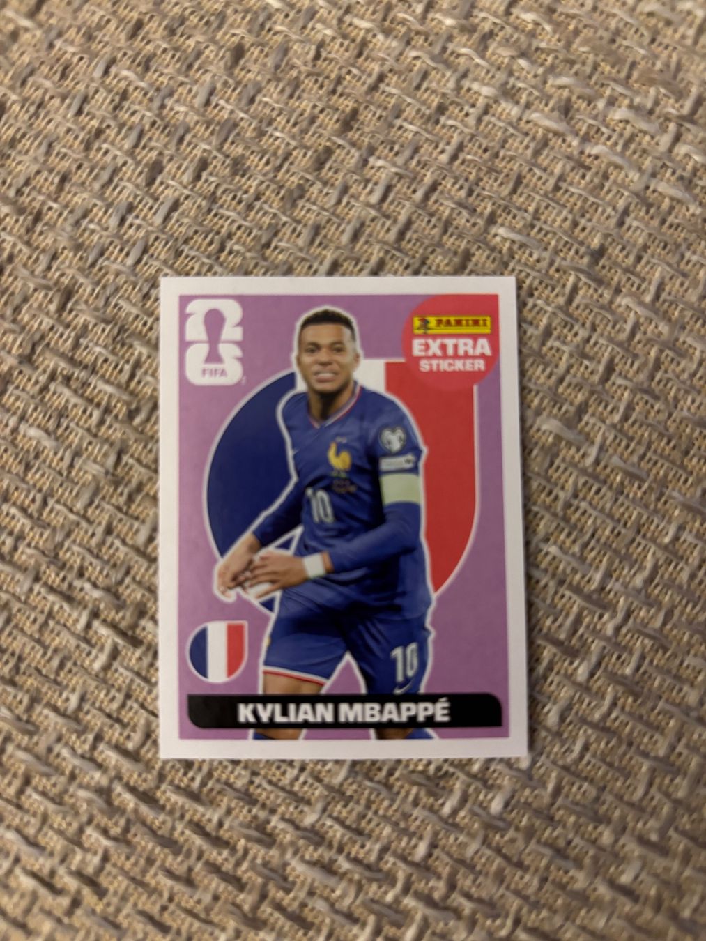 Panini Carte collezionabili: Panini WM 2026 Kylian Mbappé Extra Sticker Regular – Nuovo e nell'imballaggio originale da Wil SG venduto da Roger_Federer