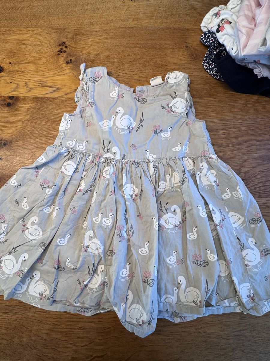 Lotti & Set di vestiti: Mädchenkleiderpaket ca Gr. 80/86 Sommer  – Usato da Niederbüren venduto da Oetschli 3